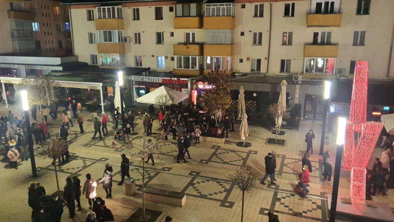 Fim Apartament Lägenhet Hunedoara Exteriör bild