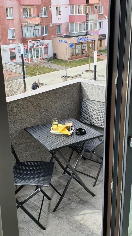 Fim Apartament Lägenhet Hunedoara Exteriör bild