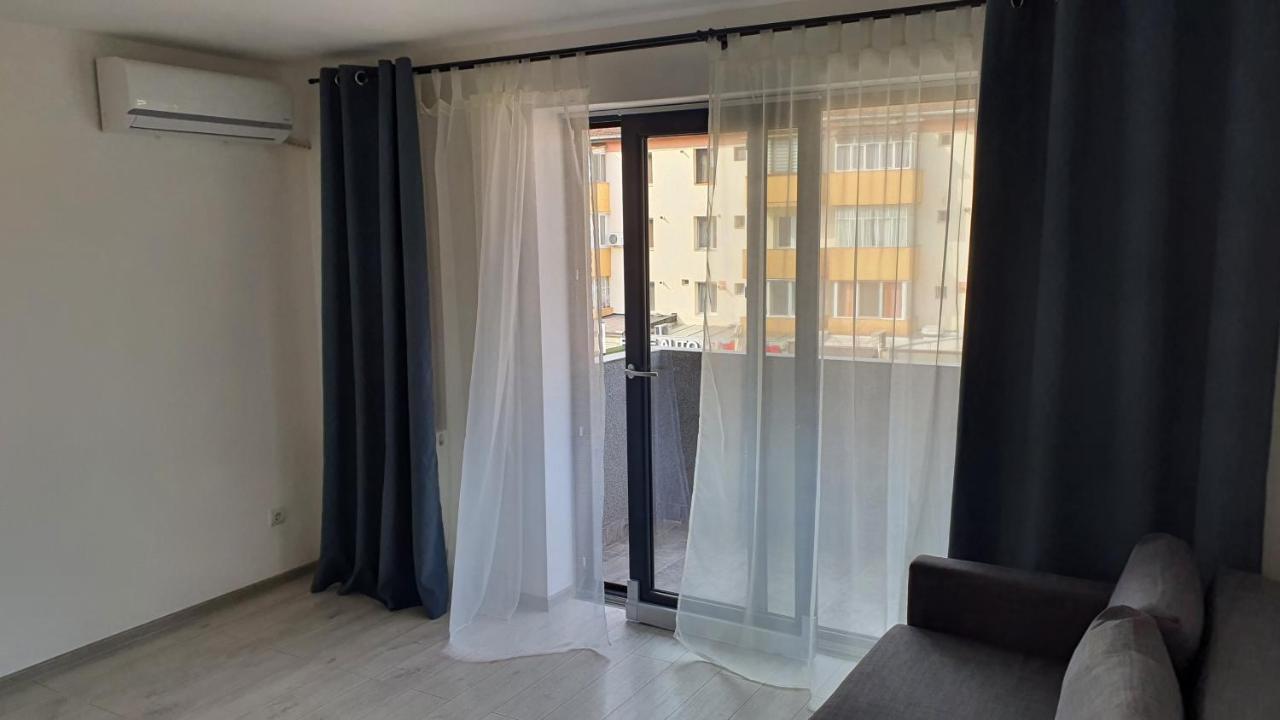 Fim Apartament Lägenhet Hunedoara Exteriör bild