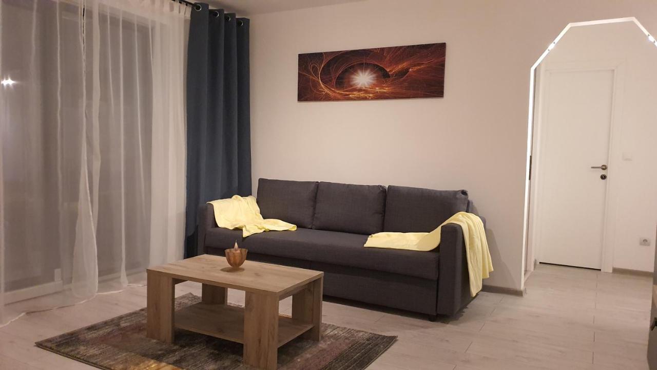Fim Apartament Lägenhet Hunedoara Exteriör bild