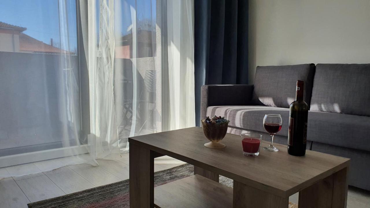 Fim Apartament Lägenhet Hunedoara Exteriör bild
