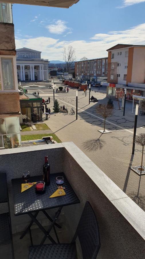 Fim Apartament Lägenhet Hunedoara Exteriör bild
