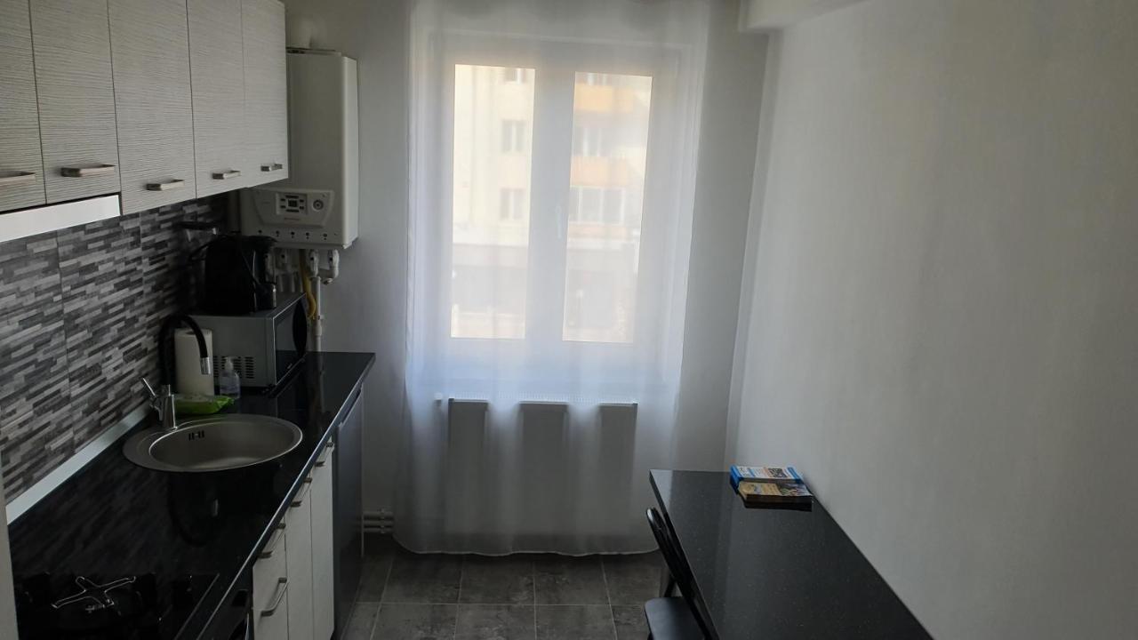 Fim Apartament Lägenhet Hunedoara Exteriör bild
