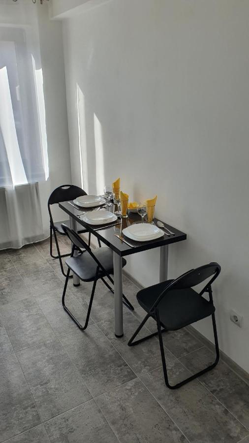 Fim Apartament Lägenhet Hunedoara Exteriör bild