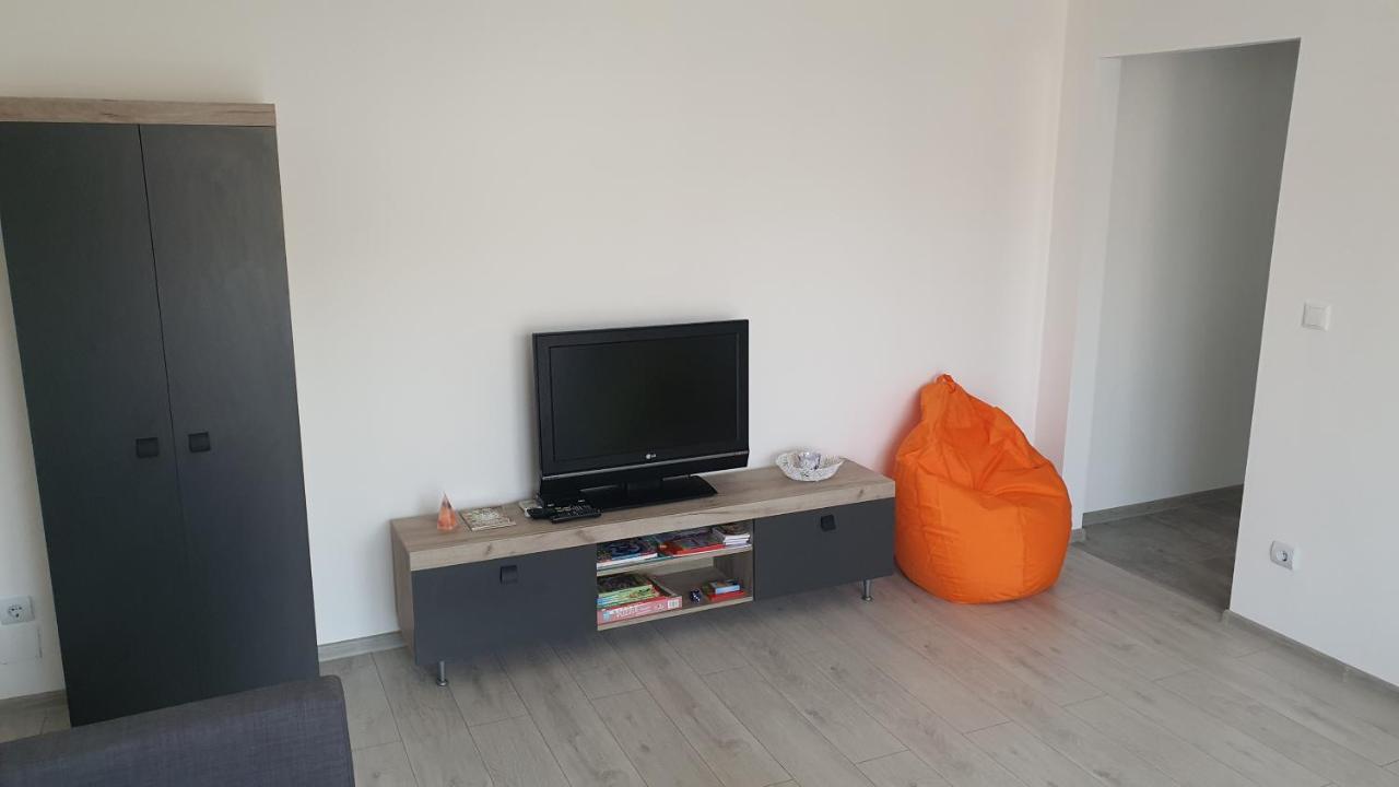 Fim Apartament Lägenhet Hunedoara Exteriör bild