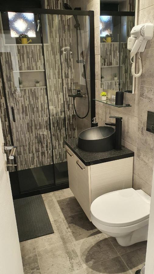 Fim Apartament Lägenhet Hunedoara Exteriör bild