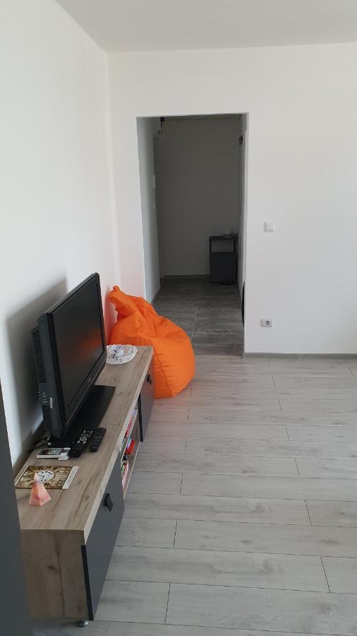 Fim Apartament Lägenhet Hunedoara Exteriör bild