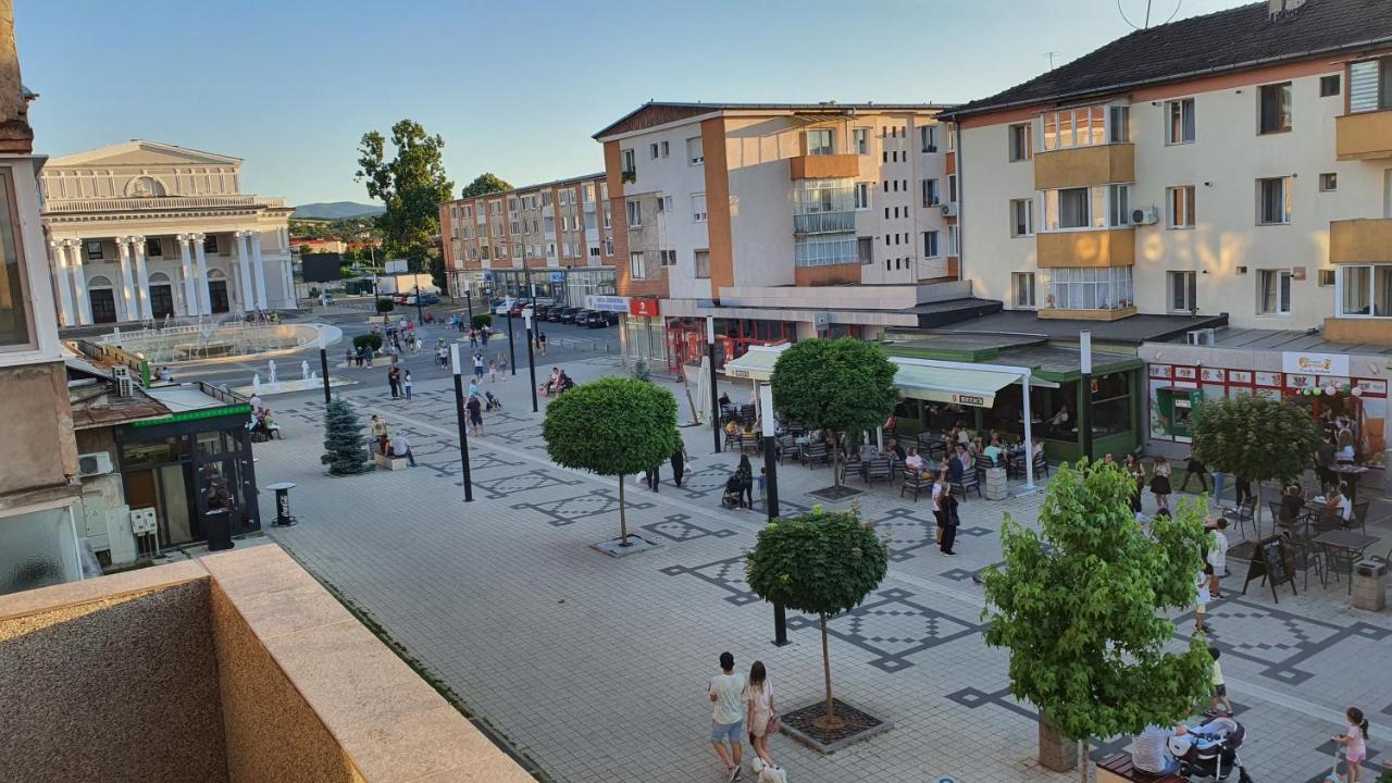 Fim Apartament Lägenhet Hunedoara Exteriör bild