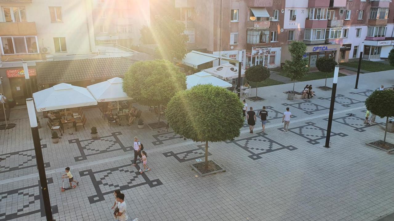 Fim Apartament Lägenhet Hunedoara Exteriör bild